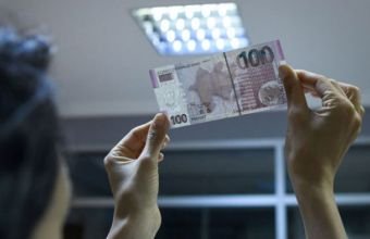 Azərbaycanda ötən il 1 000-ə yaxın saxta pul nişanı dövriyyədən çıxarılıb