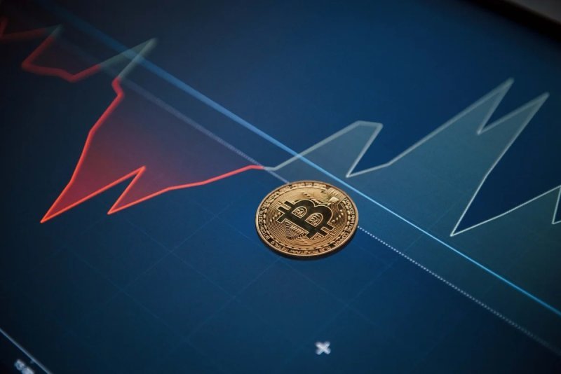 Bitkoin 3 %-dən çox ucuzlaşıb