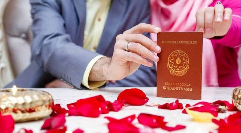 Bu il neçə kişi qadının soyadını qəbul edib?