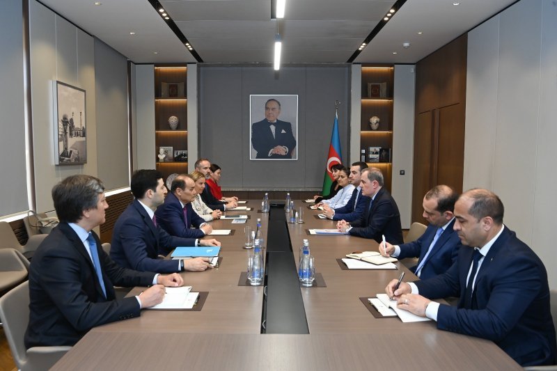 Ceyhun Bayramov Bağdad Amreyevin rəhbərlik etdiyi nümayəndə heyətini qəbul edib