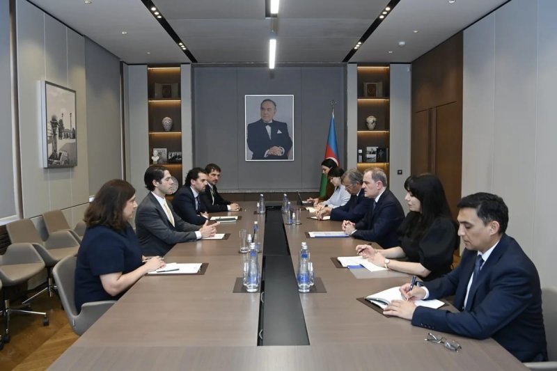 Ceyhun Bayramov Ben Blək ilə görüşüb