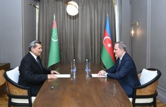 Ceyhun Bayramov Rəşid Meredovla görüşüb