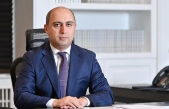 Emin Əmrullayev dərs vaxtı mobil telefondan istifadə qadağası qərarını şərh edib