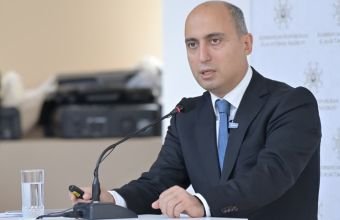 Emin Əmrullayev: Dərsliklərdə ciddi məzmun problemi var