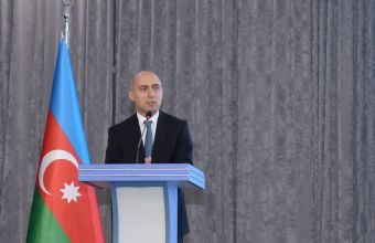 Emin Əmrullayev məzunları təbrik etdi
