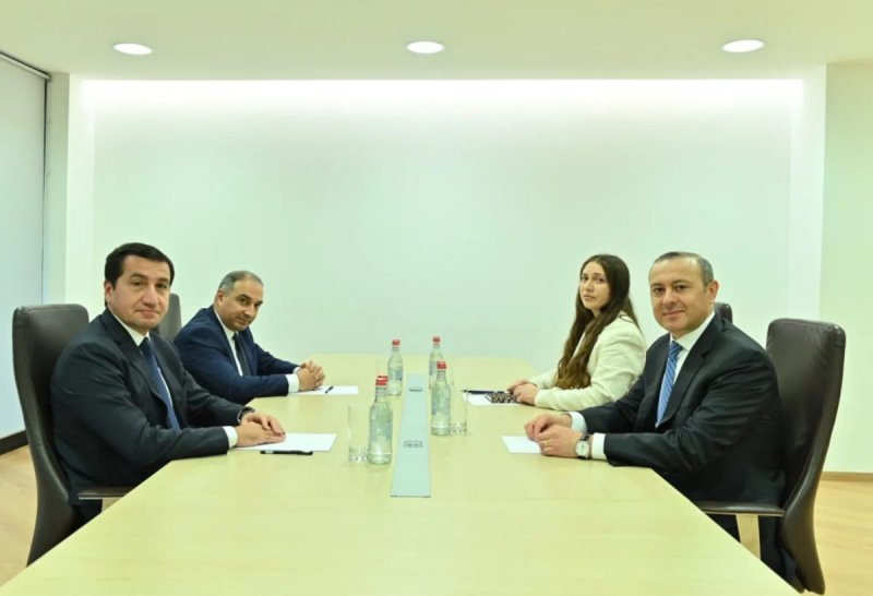Hikmət Hacıyev ilə Armen Qriqoryan arasında görüş olub