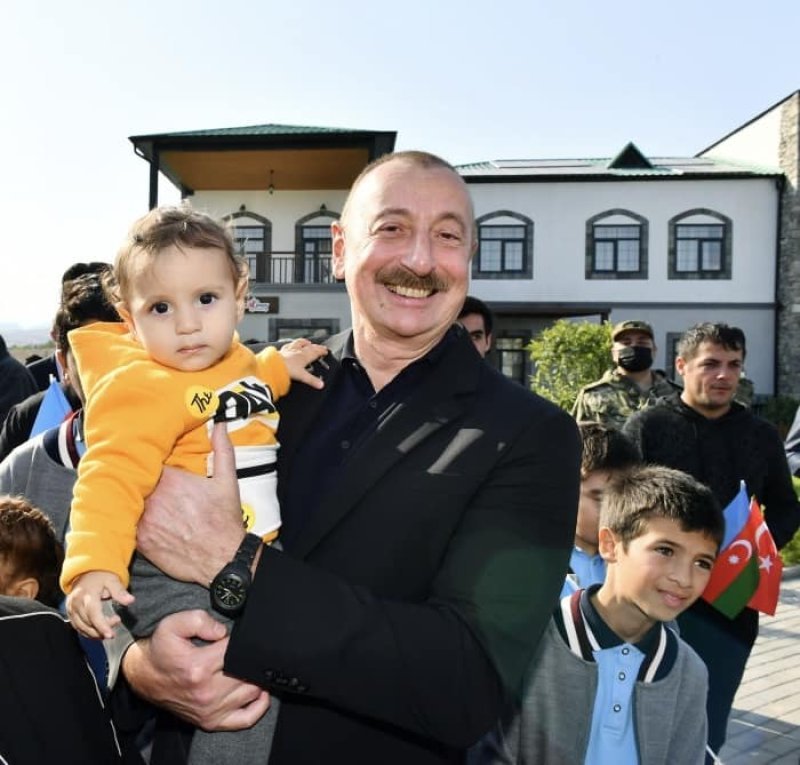 İlham Əliyev Uşaqların Beynəlxalq Müdafiəsi Günü ilə bağlı paylaşım edib