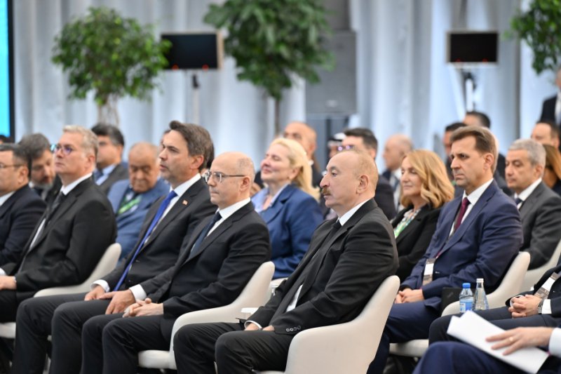 İlham Əliyevi: "Bakı Enerji Həftəsi" nüfuzlu platformaya çevrilib