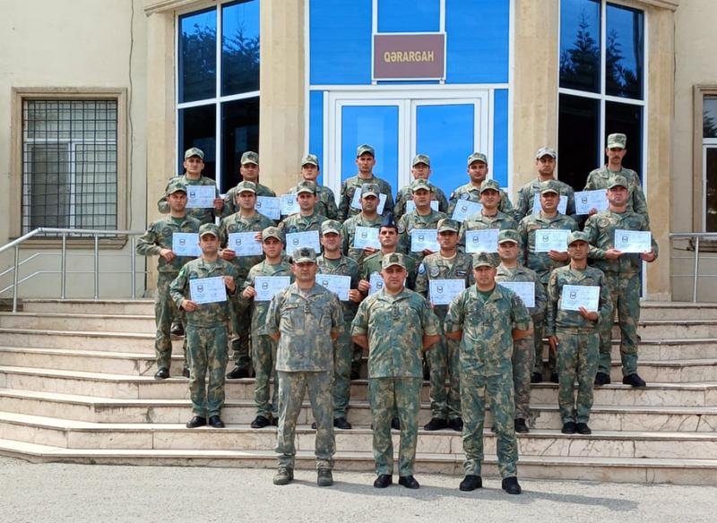İriçaplı pulemyot heyətinin hazırlıq kursunun buraxılış mərasimi keçirilib