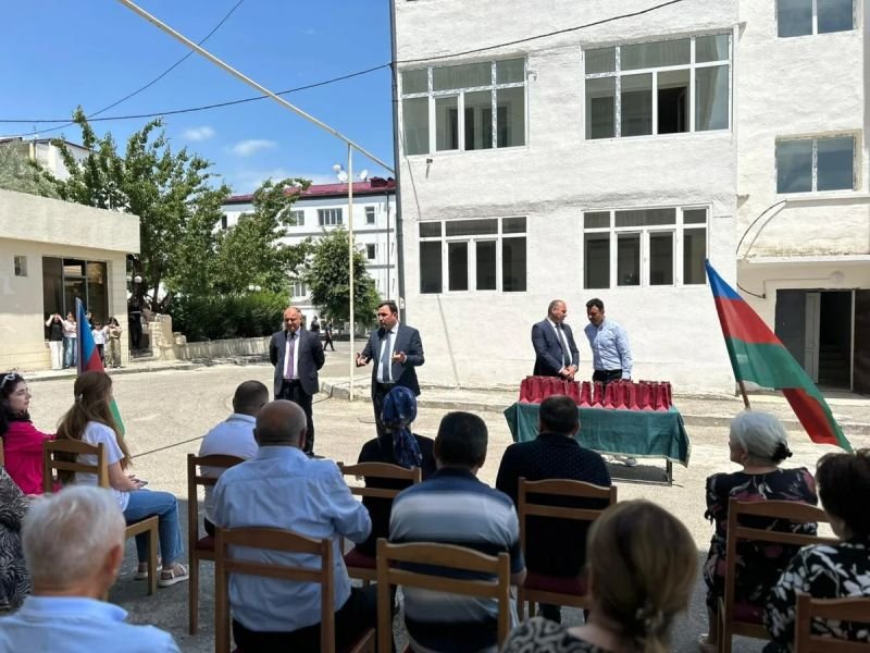 Köç karvanı Xankəndi şəhərinə çatıb, açarlar təqdim edilib -