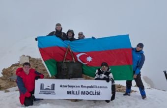 Milli Məclis Aparatının əməkdaşları “Heydər zirvəsi”nə yürüş ediblər