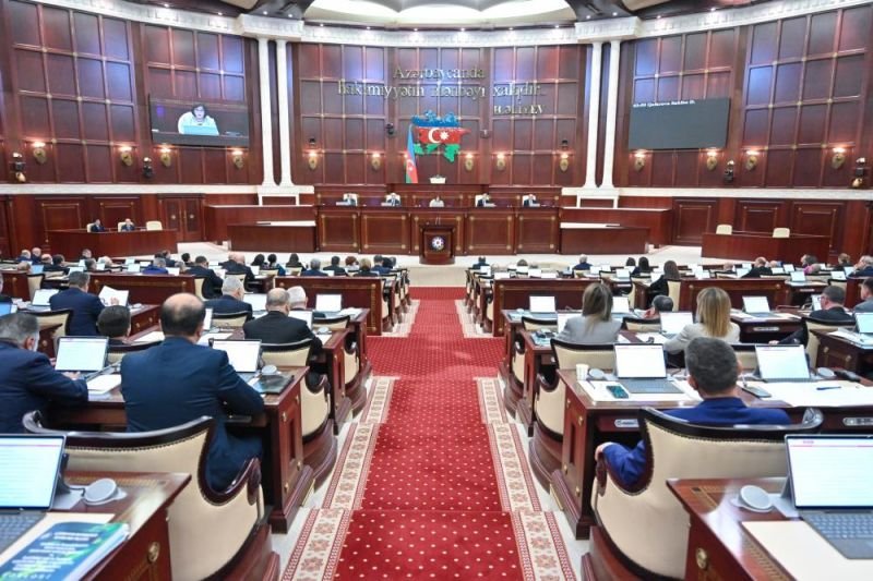 Milli Məclis məcburi köçkünlərlə bağlı qanunu qəbul edib