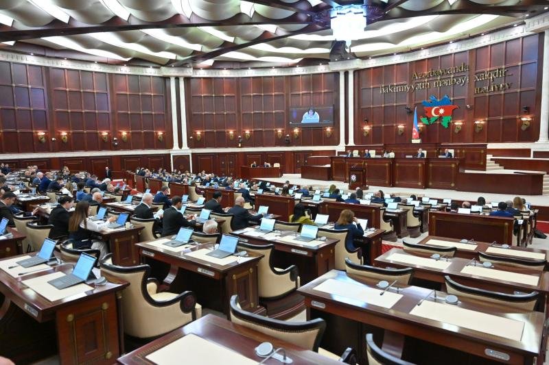Milli Məclisin növbədənkənar sessiyasının növbəti iclası başlayıb