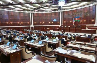 Milli Məclisin növbədənkənar sessiyasının növbəti iclası başlayıb