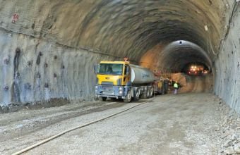 Murovdağ tunelində asfaltlanma başlayıb