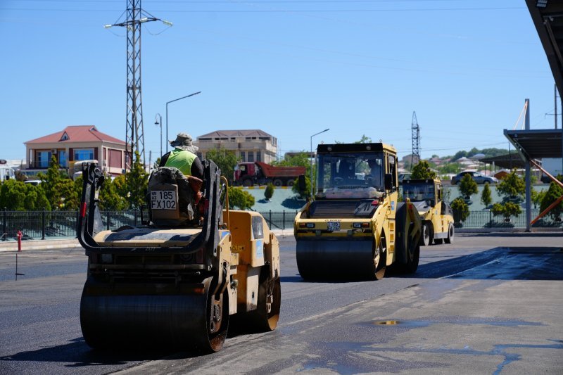 Naxçıvan avtobus parkında asfalt örtüyü yenilənir -