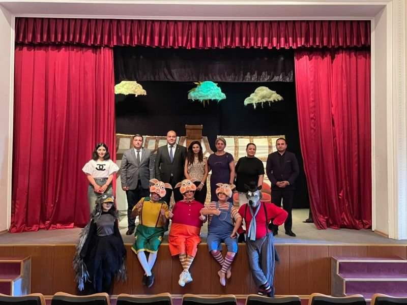 Naxçıvan Dövlət Kukla Teatrında "Üç donuz balası" tamaşası təqdim edilib -