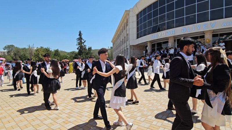 Naxçıvanda bu il 3698 şagird məzun olub -