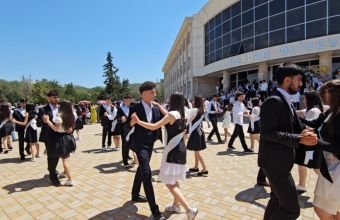 Naxçıvanda bu il 3698 şagird məzun olub -