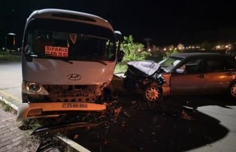 Naxçıvanda minik avtomobili avtobusla toqquşub