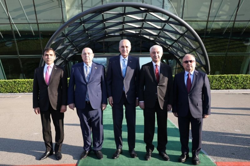 Numan Kurtulmuş Azərbaycana gəlib