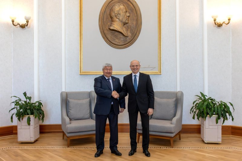 Pərviz Şahbazov Taalaybek İbrayevlə görüşüb