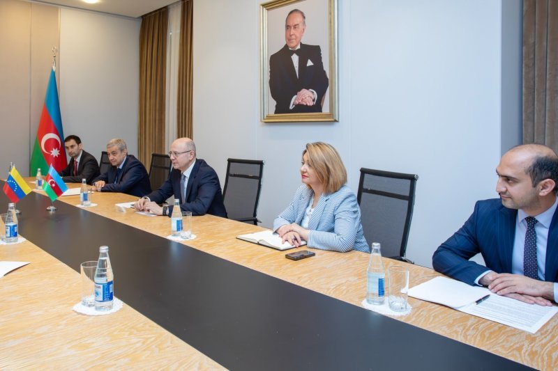Pərviz Şahbazov Venesuela və İranın nazir müavinləri ilə görüşlər keçirib