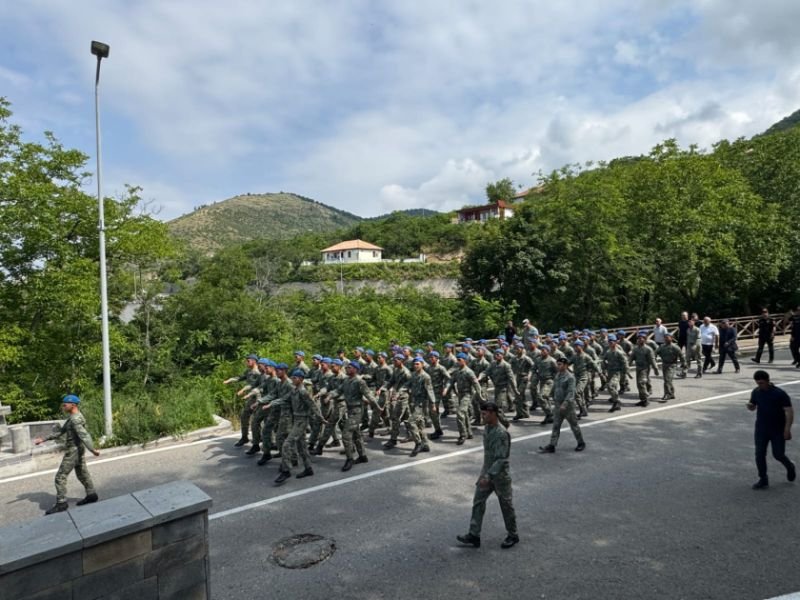 Silahlı Qüvvələr günü Laçında hərbçilər yürüş ediblər