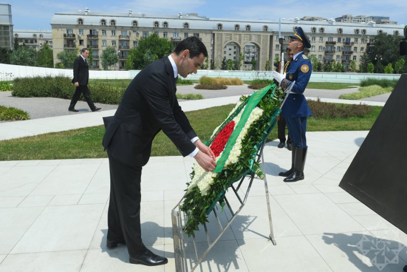 Türkmənistan Prezidenti Zəfər parkını ziyarət edib