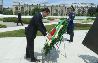 Türkmənistan Prezidenti Zəfər parkını ziyarət edib