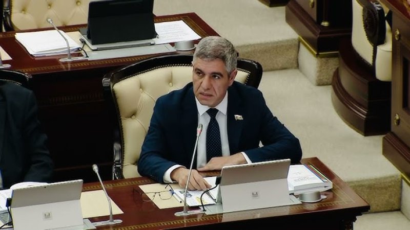 Vüqar Bayramov: Naxçıvanda 2 272 dövlət qulluqçusu fəaliyyət göstərir