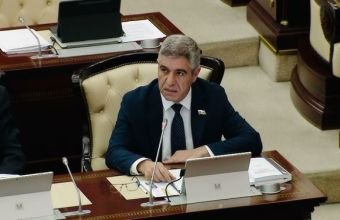 Vüqar Bayramov: Naxçıvanda 2 272 dövlət qulluqçusu fəaliyyət göstərir