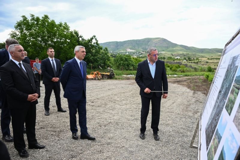 Xocalıda salınmış intensiv meyvə bağları ilə tanışlıq olub