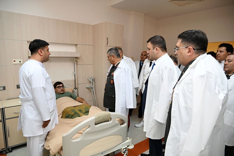 Zakir Həsənov Baş Klinik Hospitalı ziyarət edib -