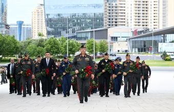 Zakir Həsənov Fəxri Xiyaban, Zəfər parkı və Hərbi Memorial Məzarlığı ziyarət edib -