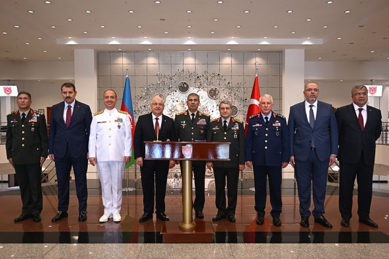 Azərbaycan müdafiə naziri Türkiyədə işgüzar səfərdədir