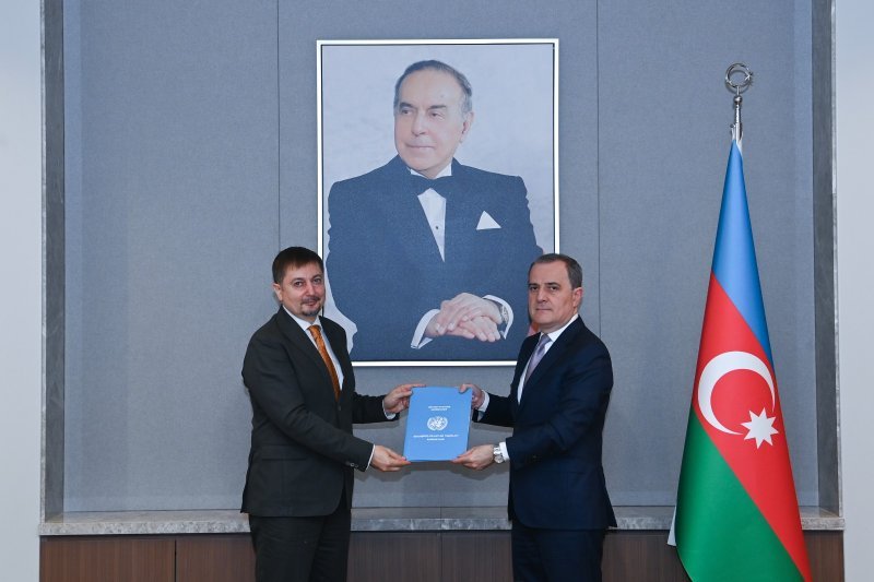 Ceyhun Bayramov Dmitri Şlapaçenkonu qəbul edib