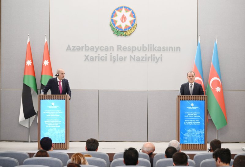 Ceyhun Bayramov İordaniyalı həmkarı ilə birgə mətbuat konfransı keçirib