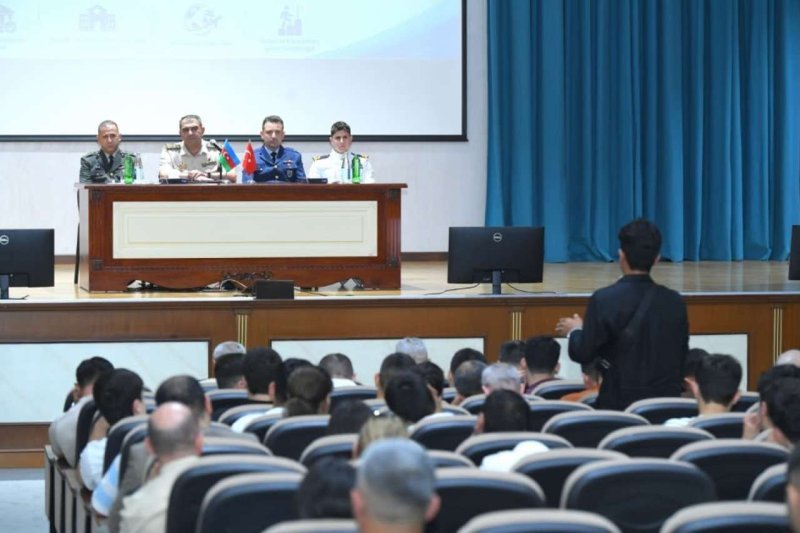 Hərbi İnstitutda xaricdə təhsil imkanlarına həsr olunmuş "Açıq qapı" günü keçirilib
