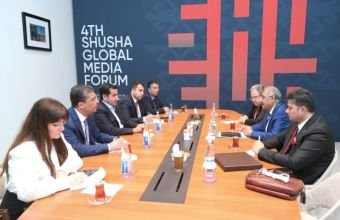 Hikmət Hacıyev Şuşada D-8-in nümayəndə heyəti ilə görüşüb