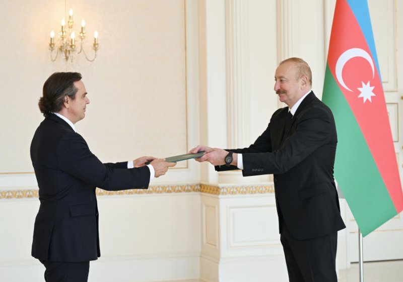 İlham Əliyev Bernard Jorj Leopold de Qarsia Klinqli qəbul edib -