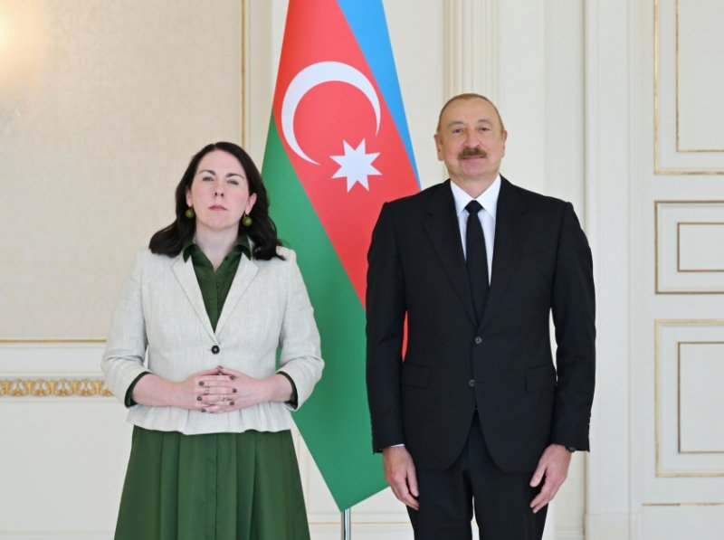 İlham Əliyev  Kler Brosnanı qəbul edib -