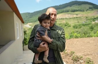 İlham Əliyev Şuşanın Kiçik Qaladərəsi kəndində görülən işlərlə tanış olub və kəndə qayıdan sakinlərlə görüşüb -