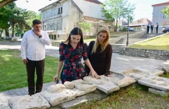 Leyla Əliyeva Məhəmməd Füzuli adına parkda görülən işlərlə tanış olub -