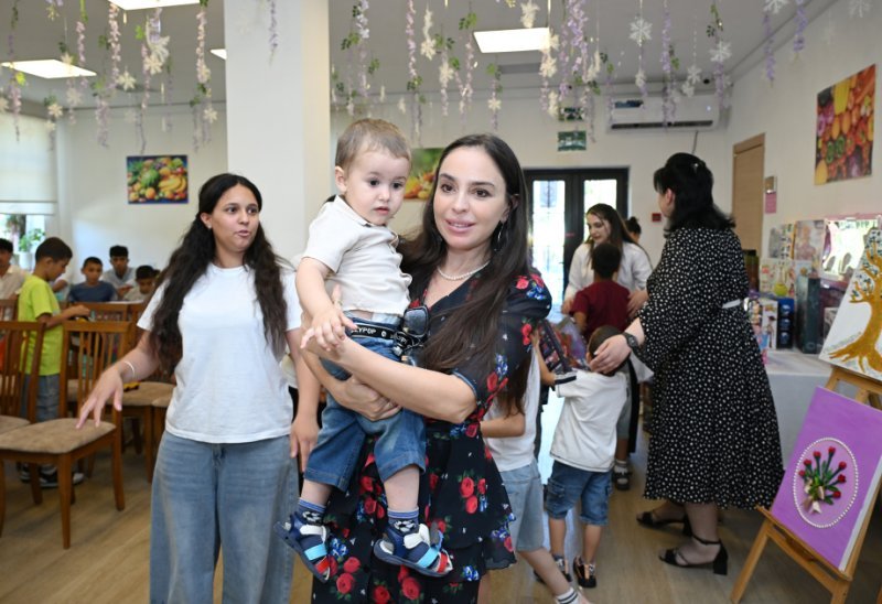 Leyla Əliyeva Şəkidə Uşaq evi sosial xidmət müəssisəsinin sakinləri ilə görüşüb -