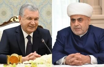 Şavkat Miziyoyev Allahşükür Paşazadəyə ‘’El-yurt hurmati’’ ordenini təqdim edib -