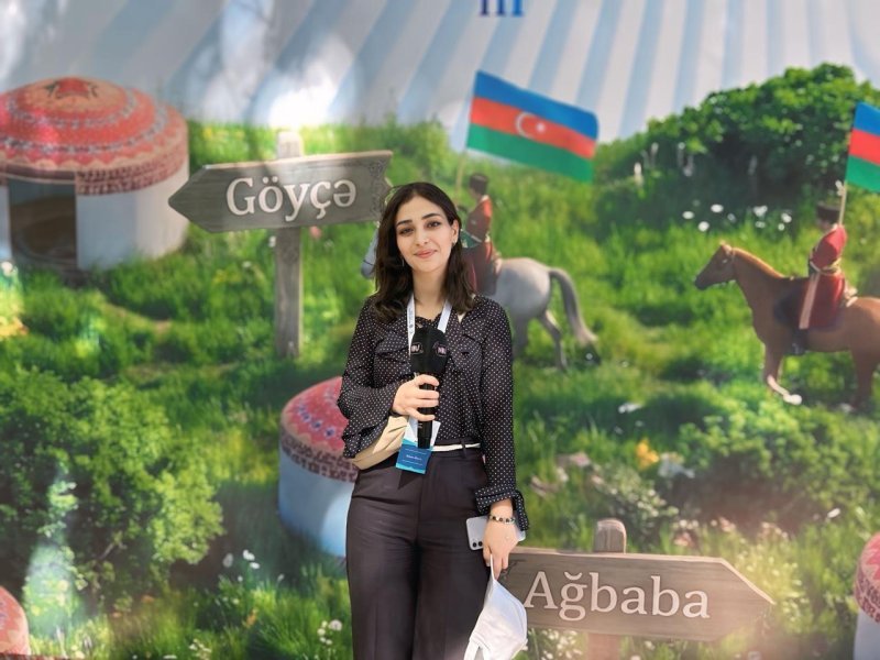 Sətirlərin arxasında