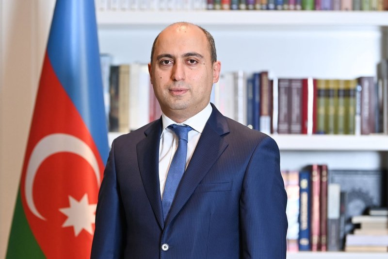 Emin Əmrullayevdən tələbə adını qazanan gənclərə təbrik