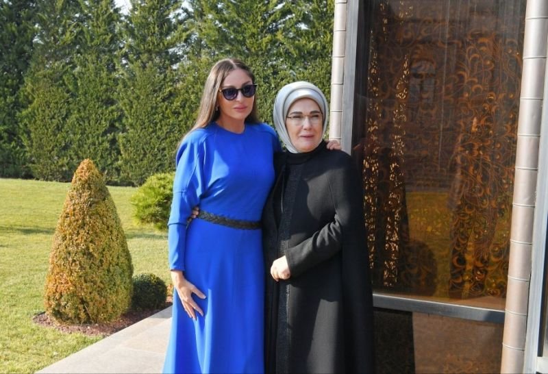 Əminə Ərdoğan Mehriban Əliyevanı təbrik edib