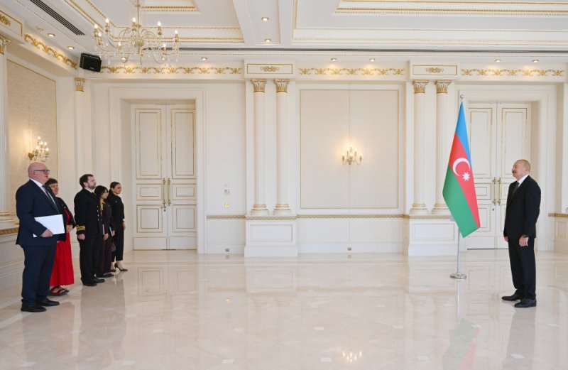 İlham Əliyev Böyük Britaniyanın yeni səfirinin etimadnaməsini qəbul edib -